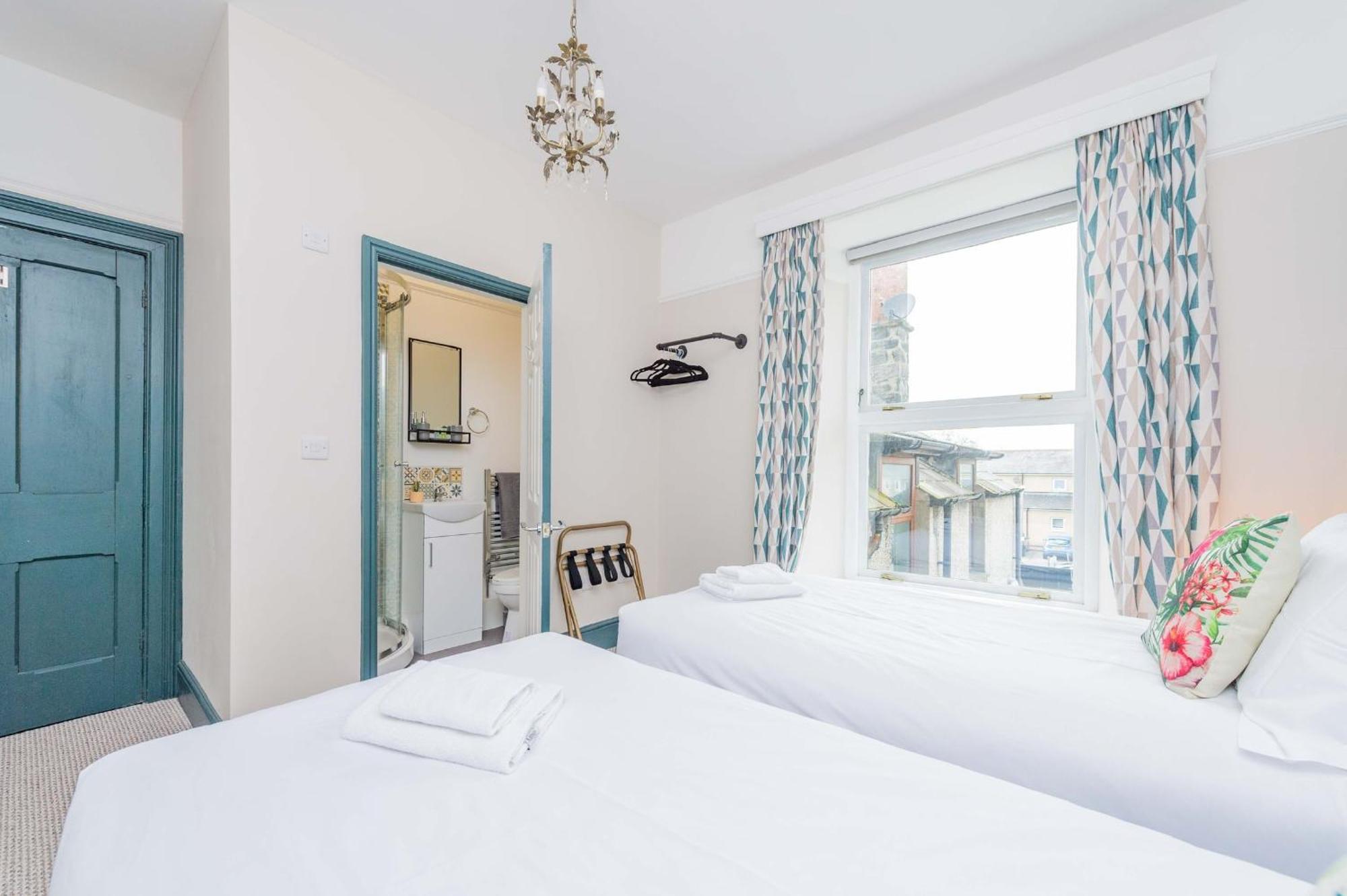 Snowdon House, 8 Bedrooms, Sleep 16, Close To Blackrock Sand Porthmadog Buitenkant foto